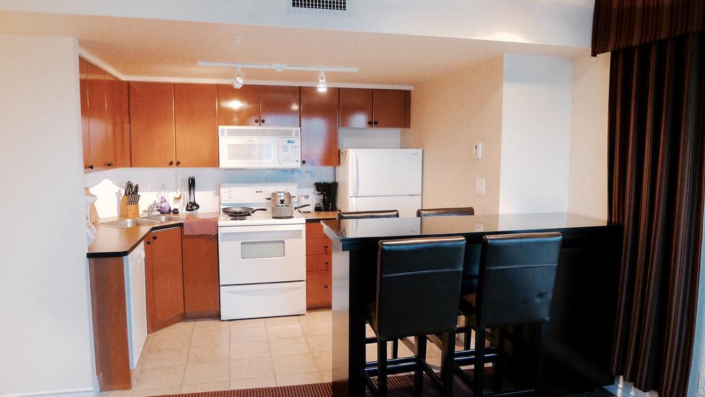 Vancouver Airport Condos Ричмонд Номер фото