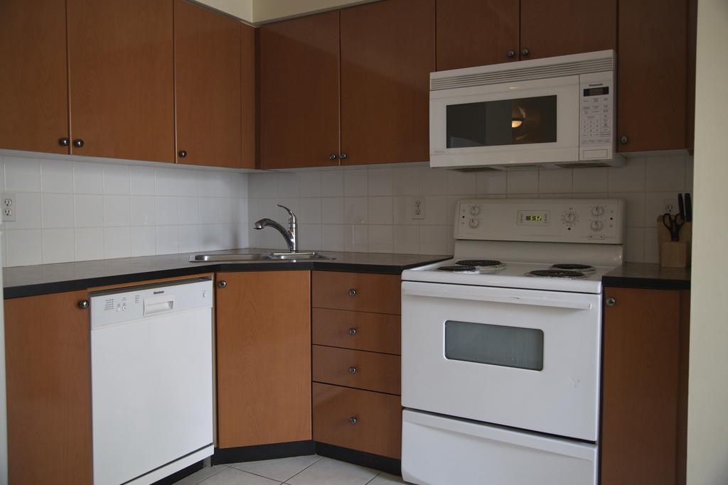 Vancouver Airport Condos Ричмонд Номер фото